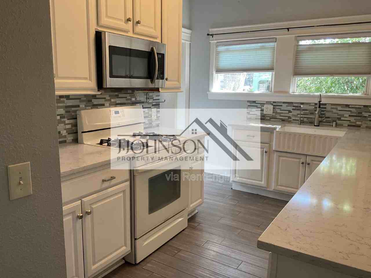 1143 Wall St - Photo 6 of 12