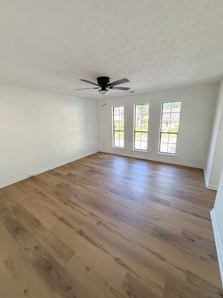 869 Heritage Oaks Dr #1 - Photo 4 of 4