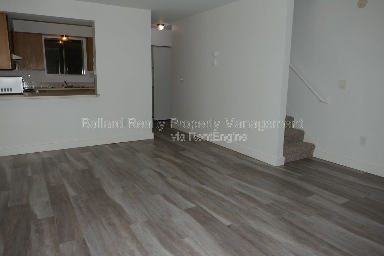 319 Nw Market St #2 - Photo 4 of 15