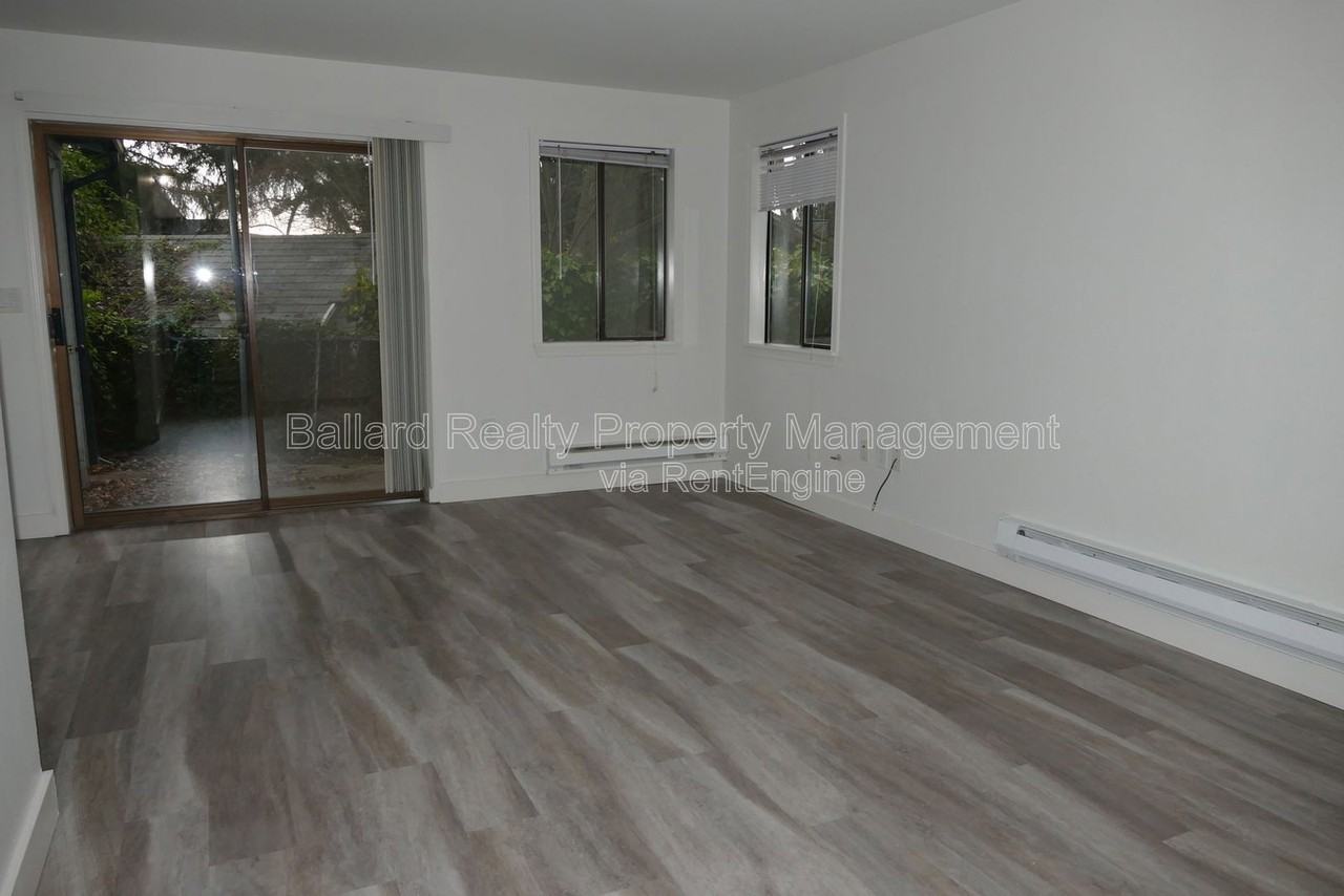 319 Nw Market St #2 - Photo 5 of 15