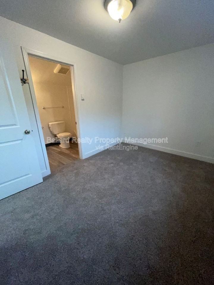 319 Nw Market St #2 - Photo 7 of 15