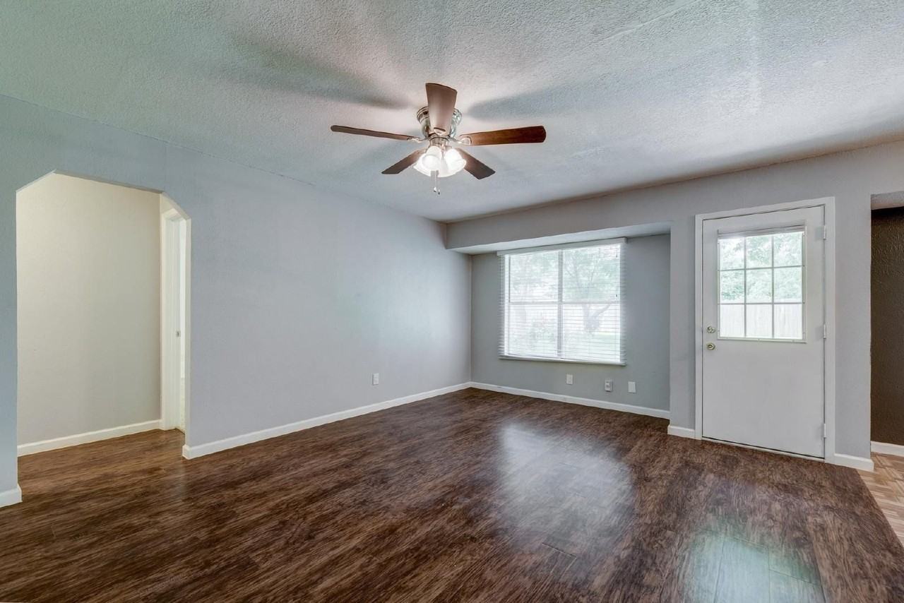 5010 Joshua Ct - Photo 4 of 26