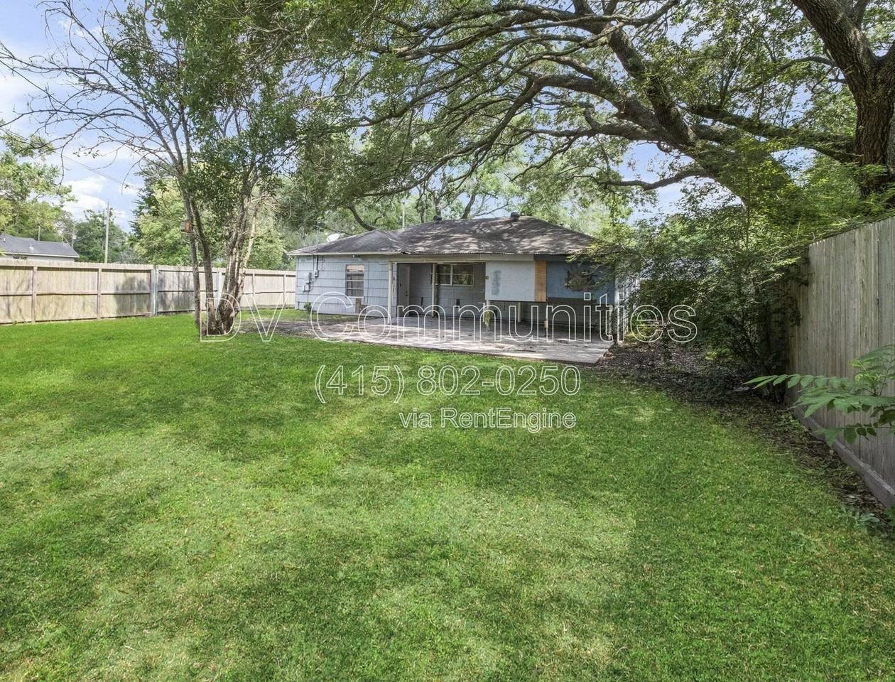 1521 W Blum St - Photo 5 of 17