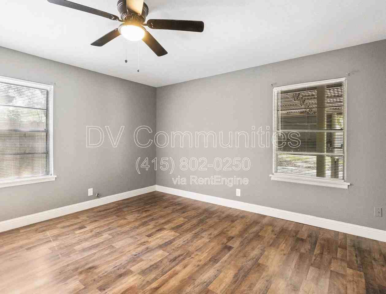 1521 W Blum St - Photo 7 of 13