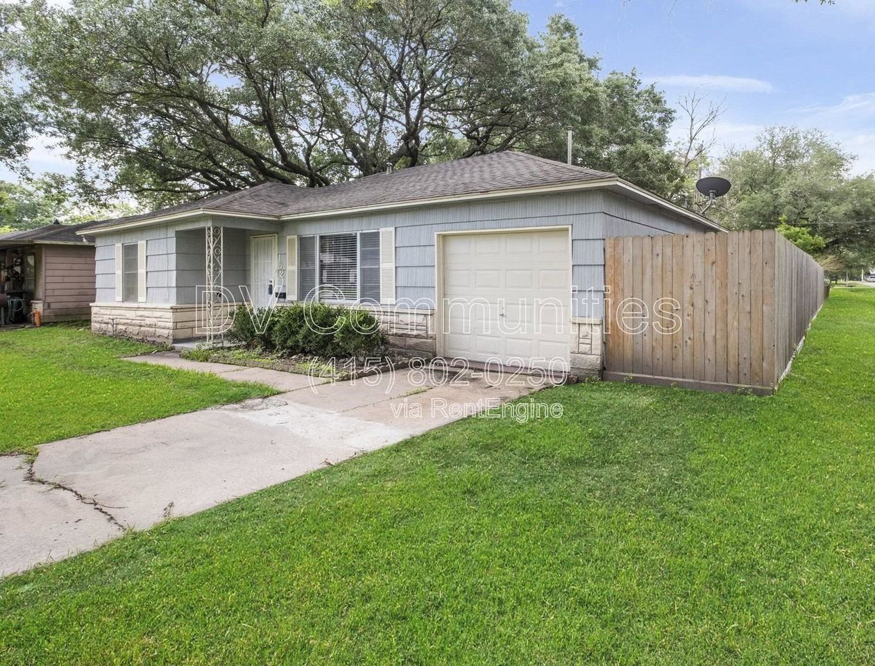 1521 W Blum St - Photo 2 of 13
