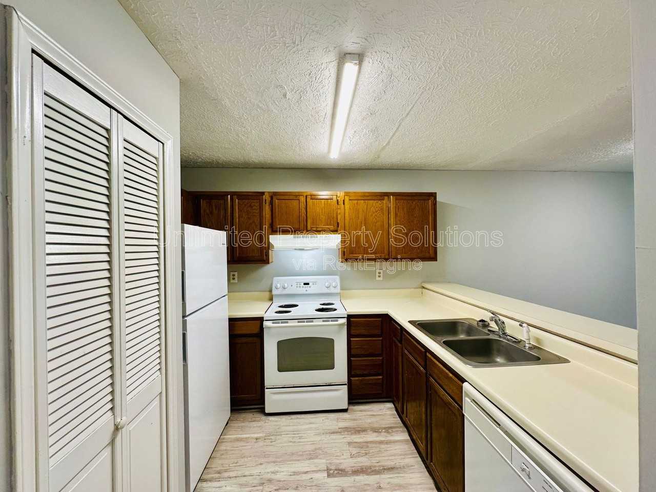 207 Sunn Aire Ct #C - Photo 3 of 9
