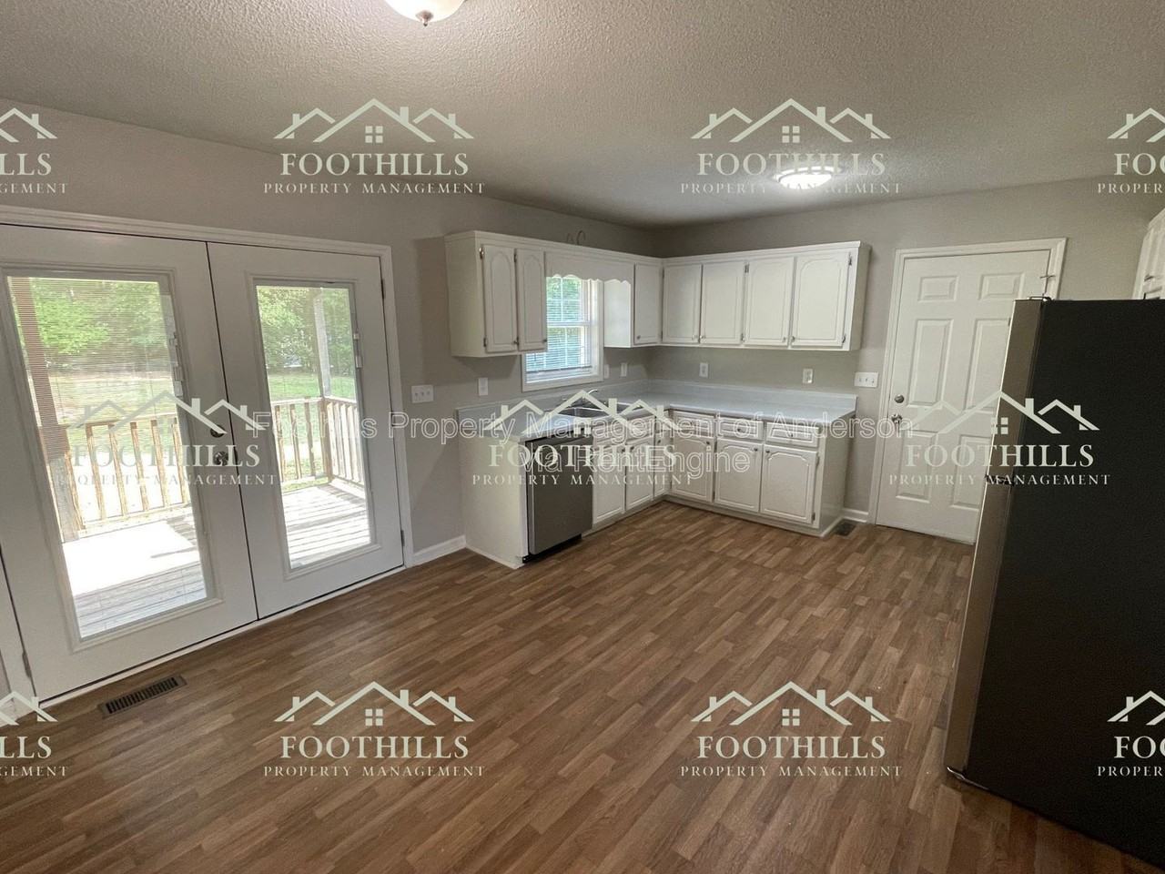 103 Ashton Ln - Photo 2 of 11