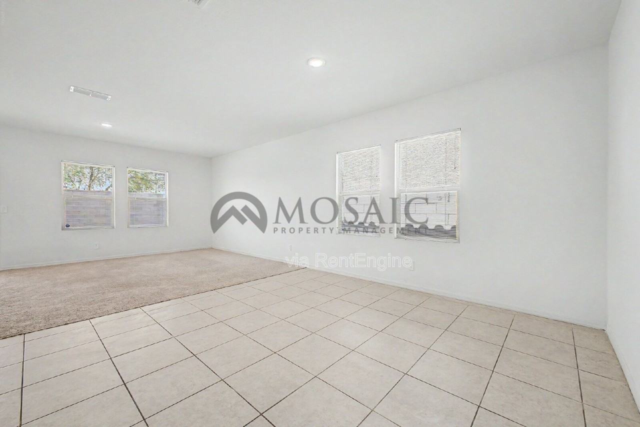 9553 W Agora Ln - Photo 4 of 34