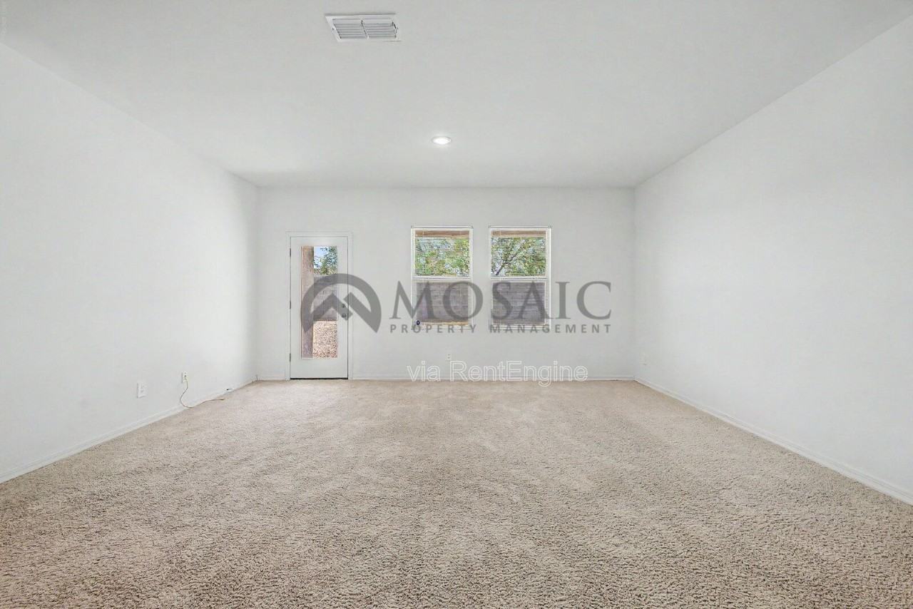 9553 W Agora Ln - Photo 7 of 34
