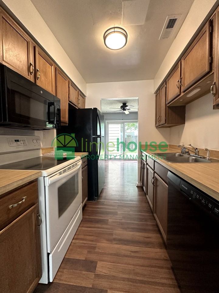 1318 River Birch Run S - Photo 4 of 20