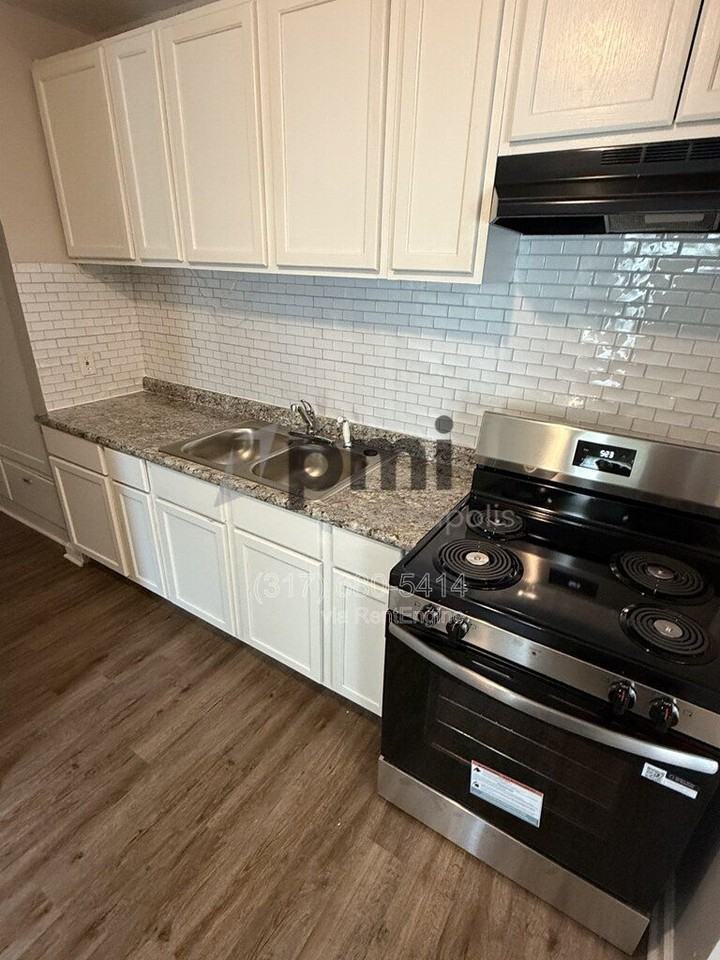 1512 N Gladstone Ave #1510-1510 - Photo 5 of 30