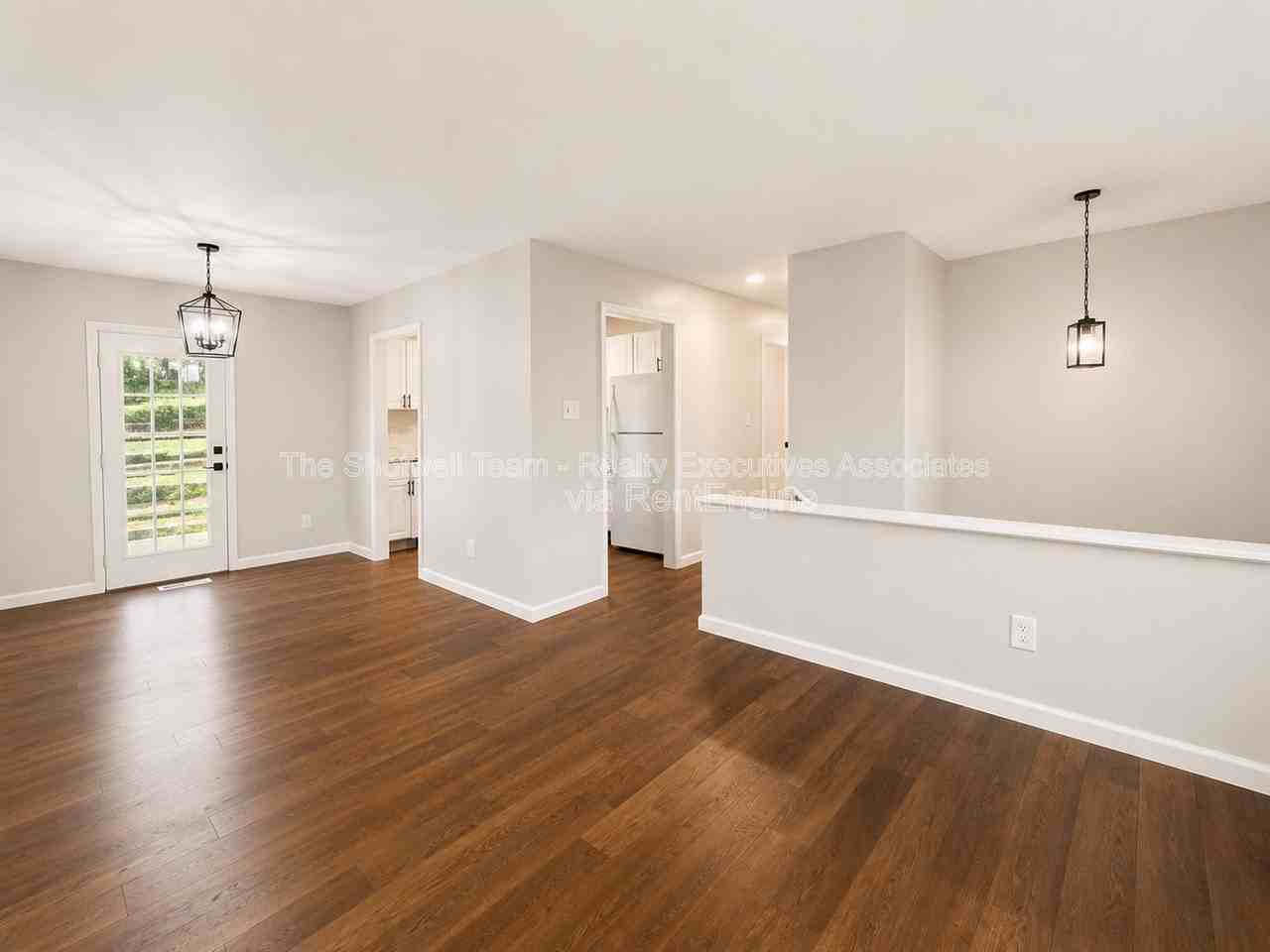 6814 Trousdale Rd - Photo 2 of 13