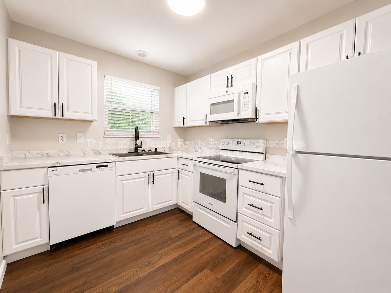 6814 Trousdale Rd - Photo 4 of 13