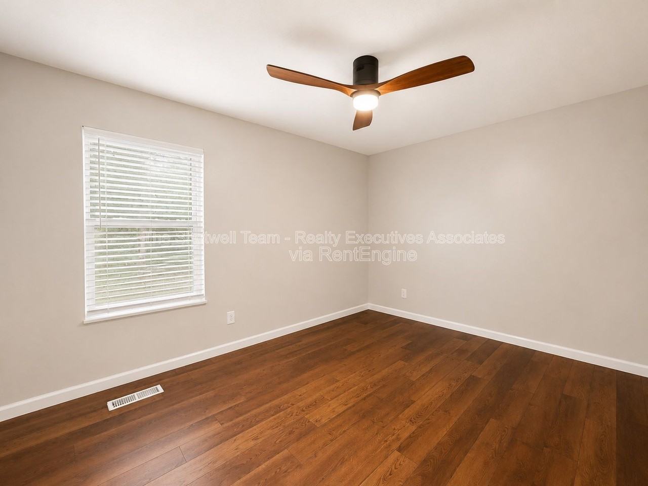 6814 Trousdale Rd - Photo 5 of 13