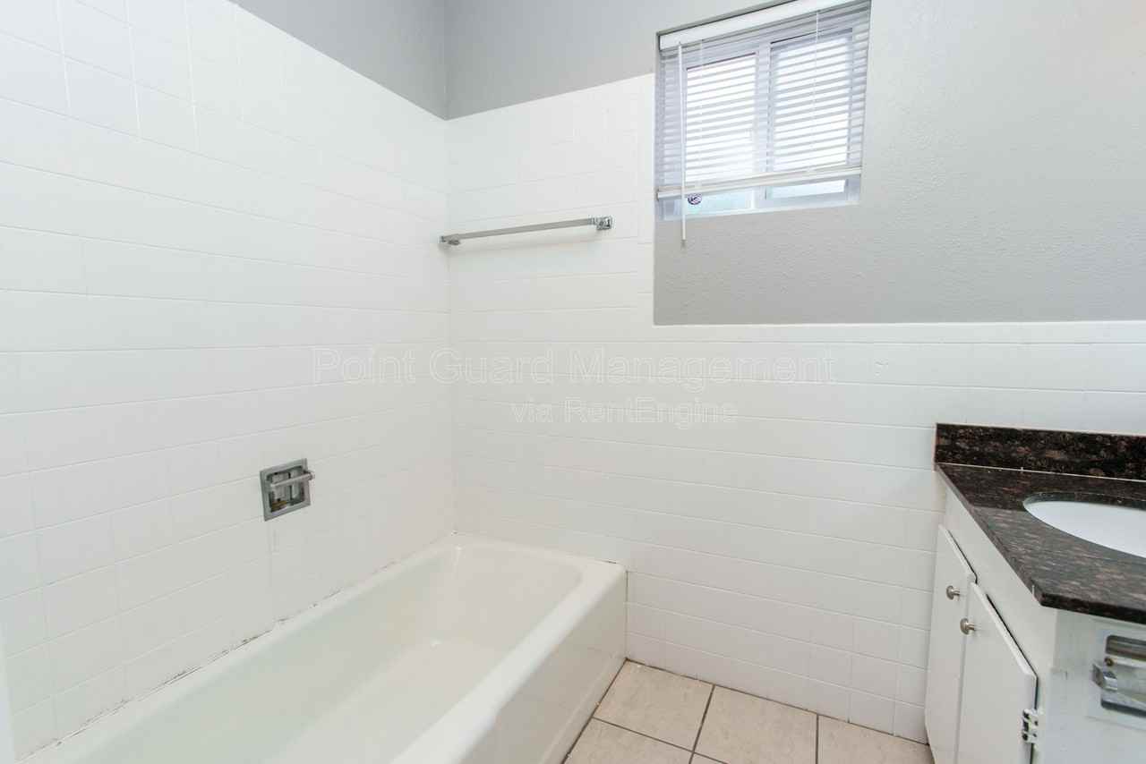 816 N West St #14 - Photo 6 of 13