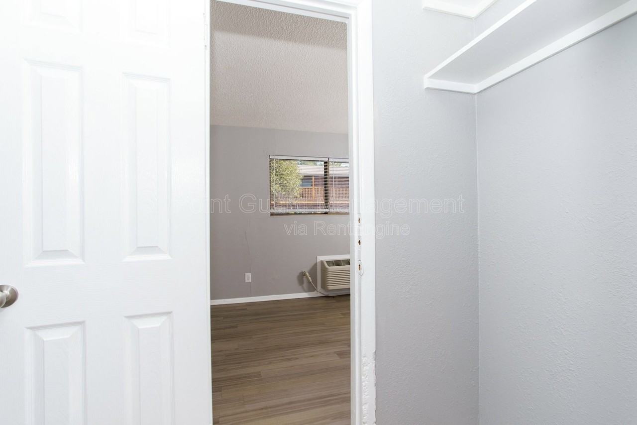 816 N West St #14 - Photo 7 of 13