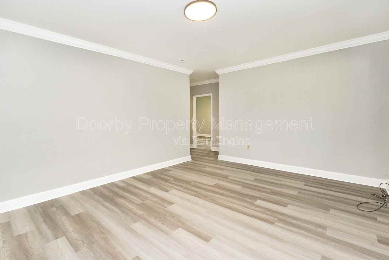 1301 N Orchard Knob Ave - Photo 3 of 13