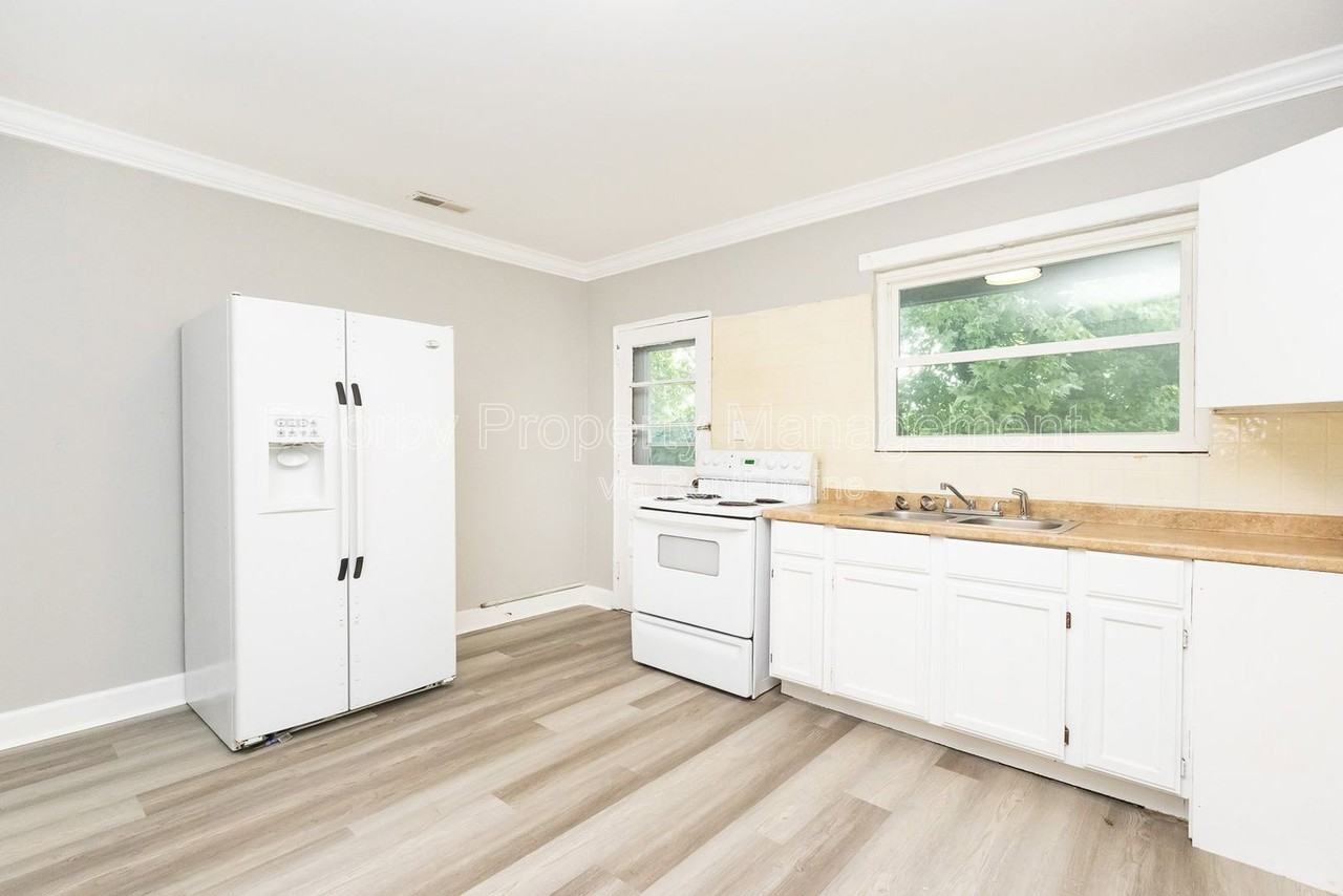 1301 N Orchard Knob Ave - Photo 5 of 13