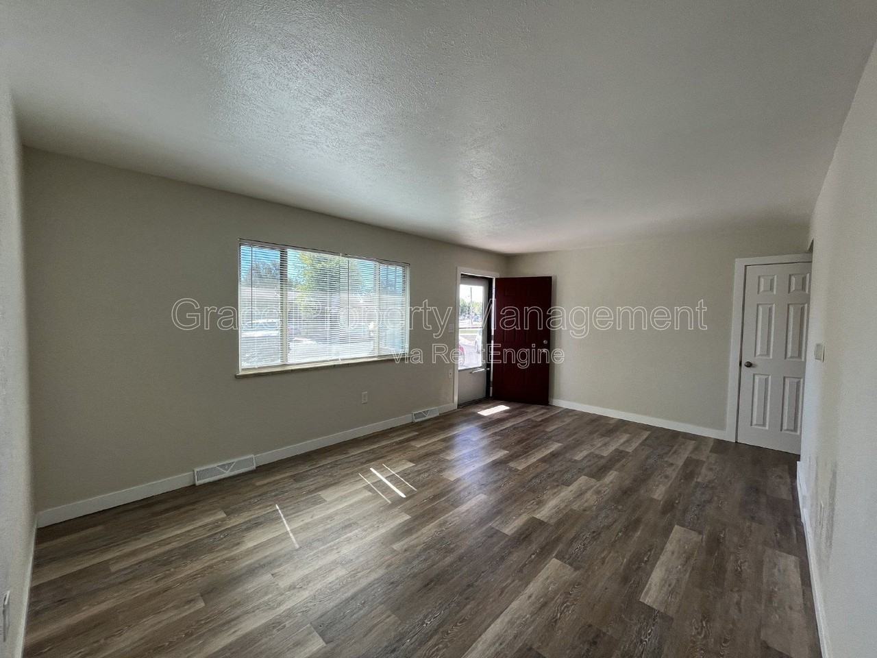 543 S 1st Way - Photo 3 of 19