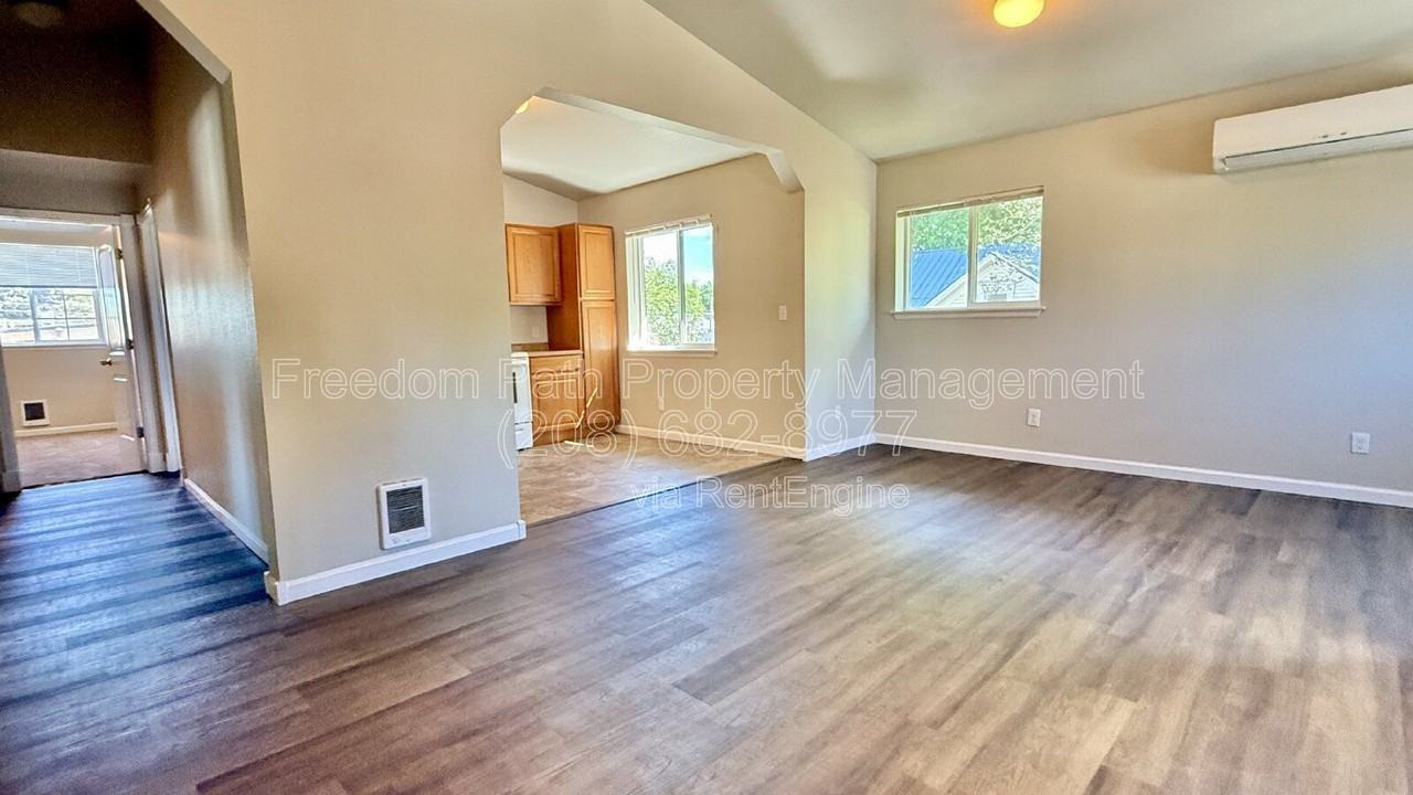 1212 E Sherman Ave - Photo 2 of 12