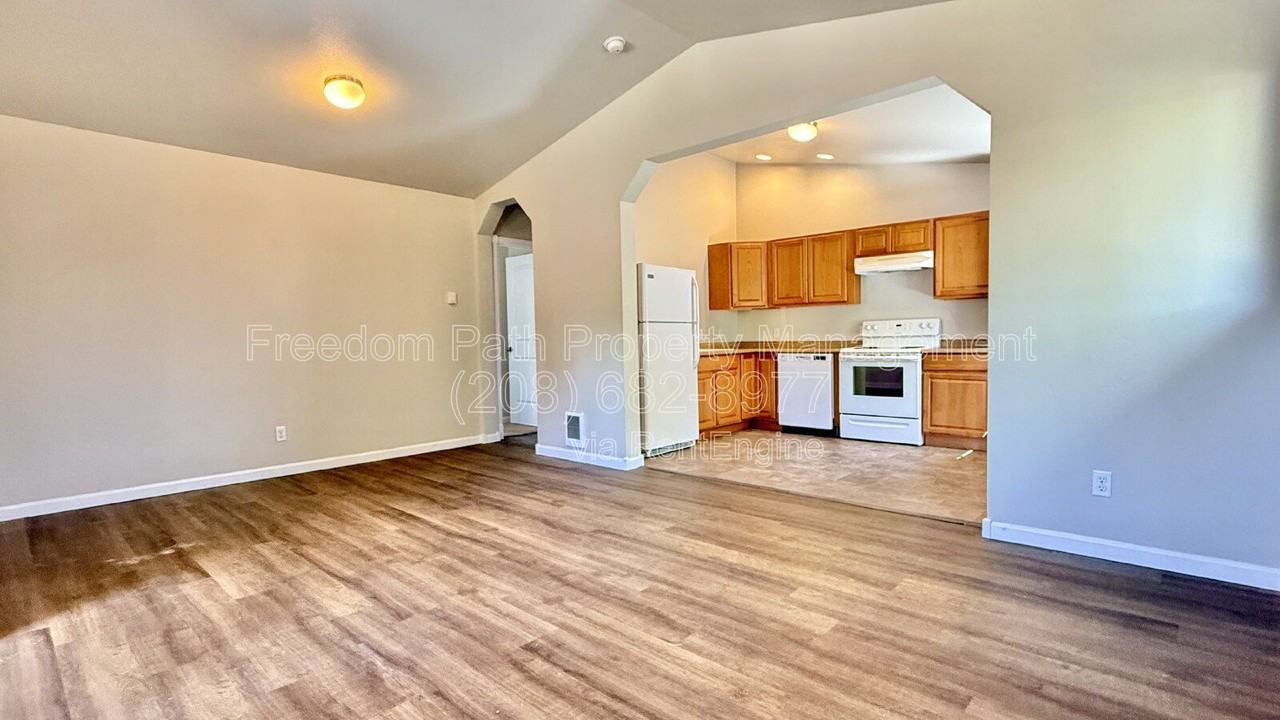 1212 E Sherman Ave - Photo 3 of 12