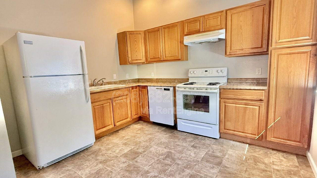 1212 E Sherman Ave - Photo 5 of 12