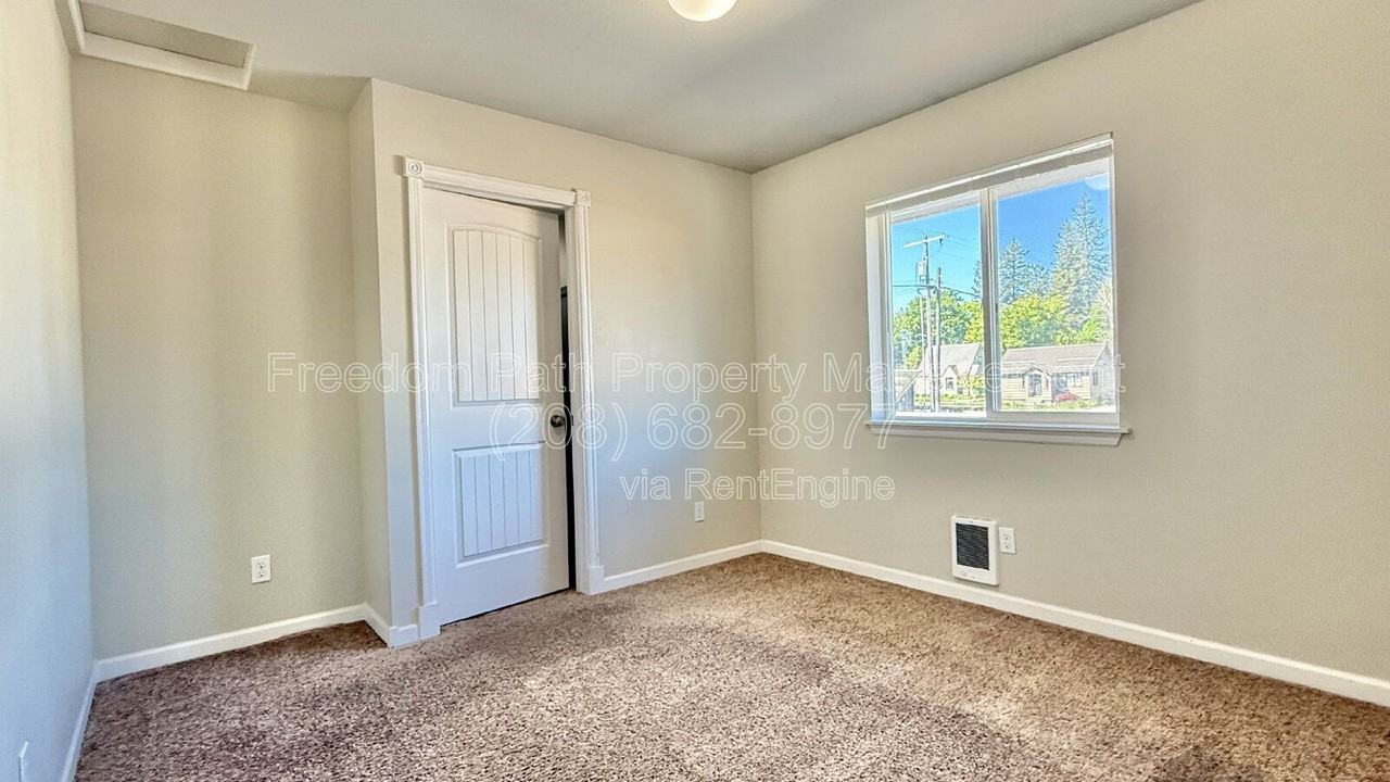 1212 E Sherman Ave - Photo 6 of 12