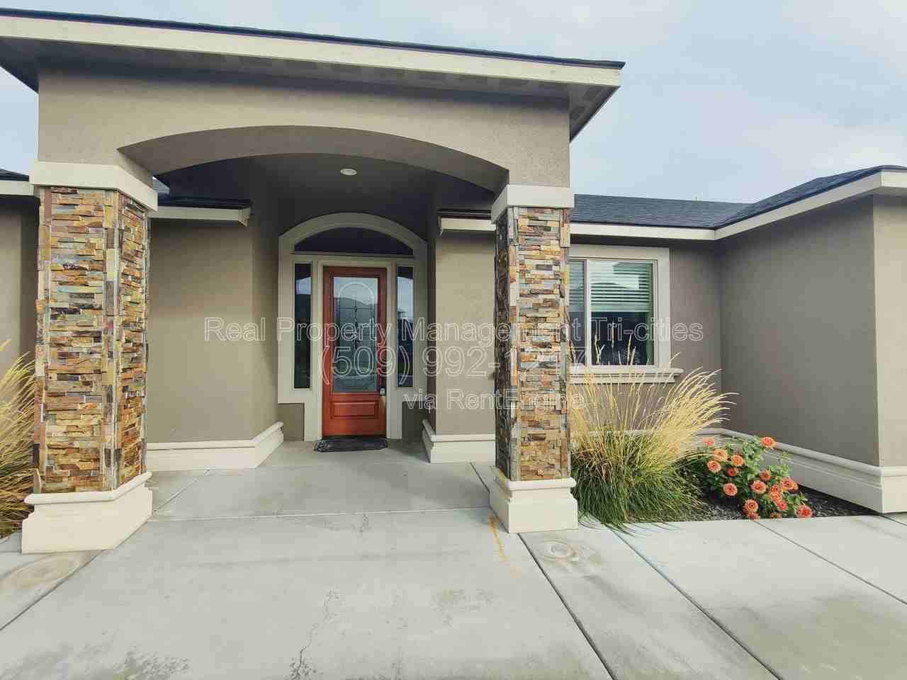 4801 Pinehurst Dr - Photo 2 of 15