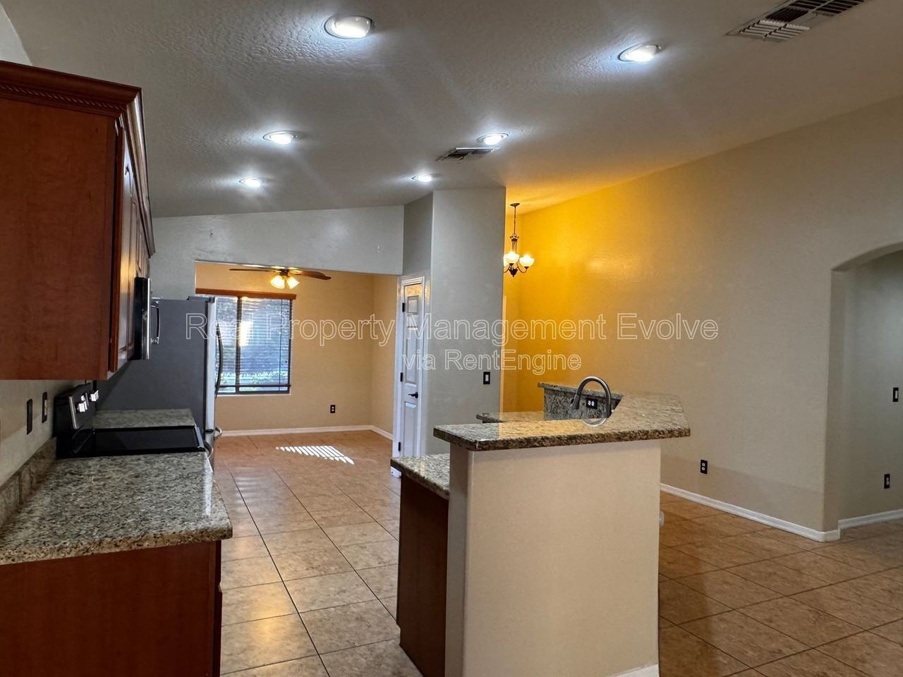 18184 W Saguaro Ln - Photo 5 of 30
