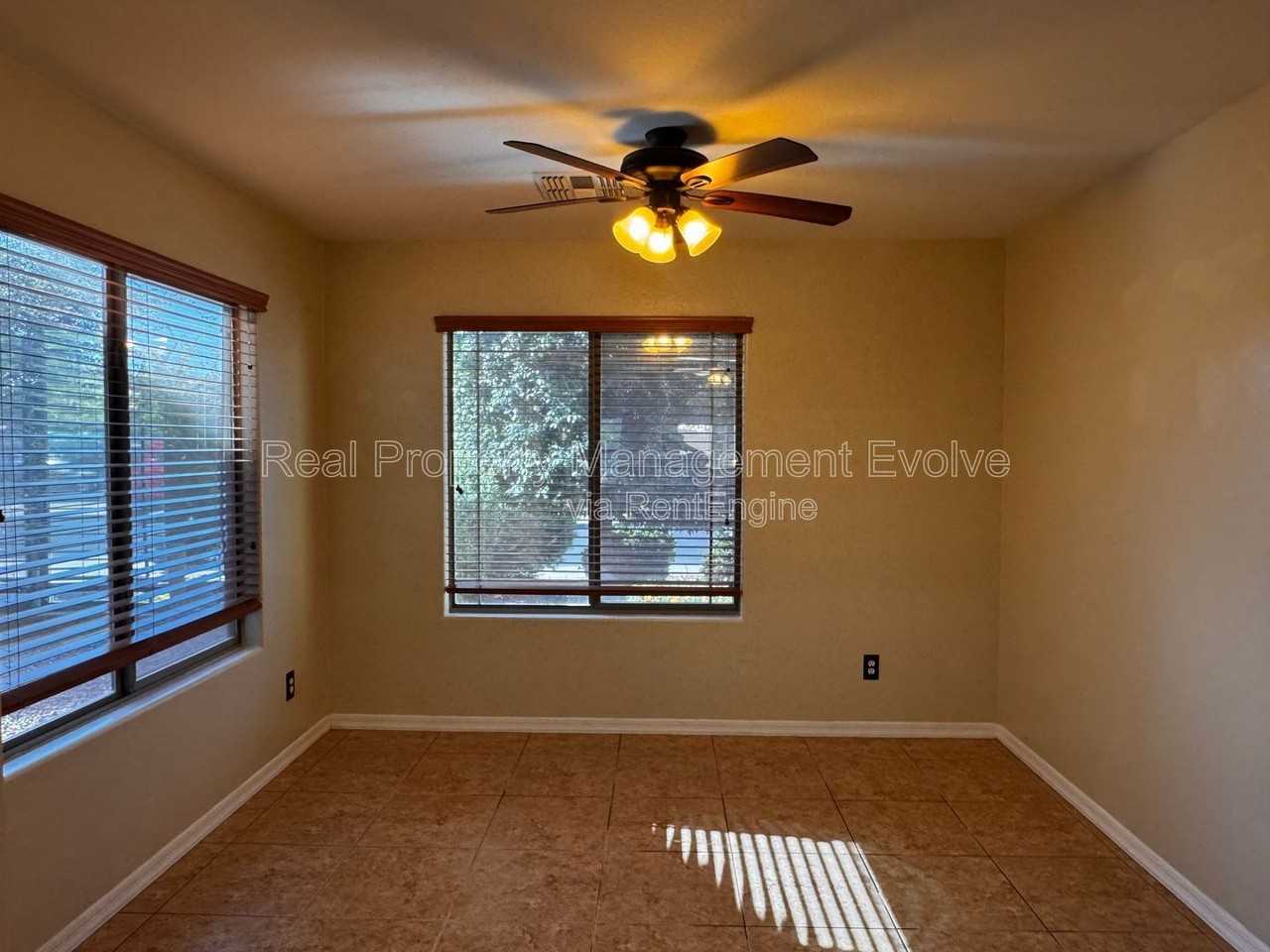 18184 W Saguaro Ln - Photo 7 of 30