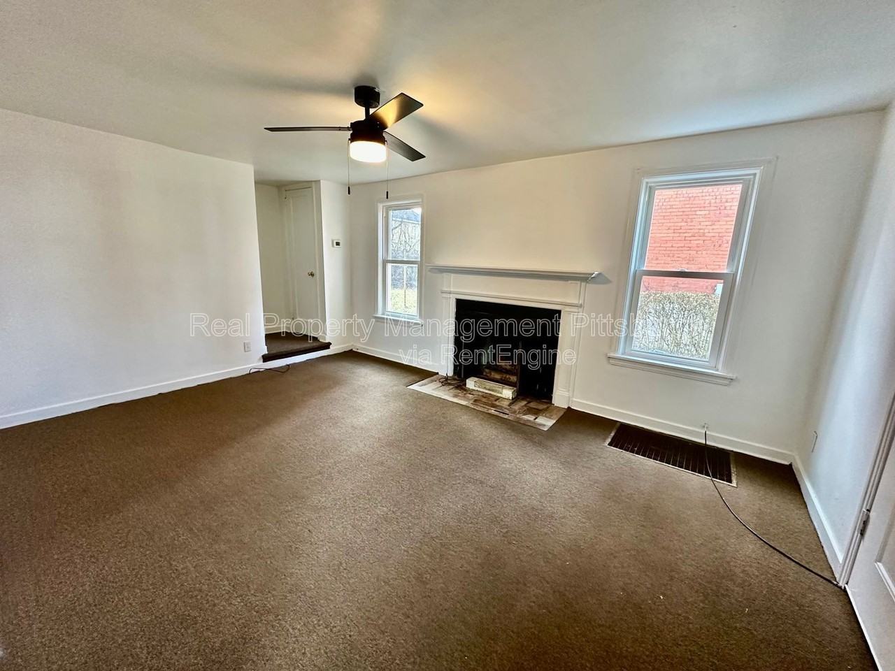 8612 Oakcrest Rd - Photo 4 of 10