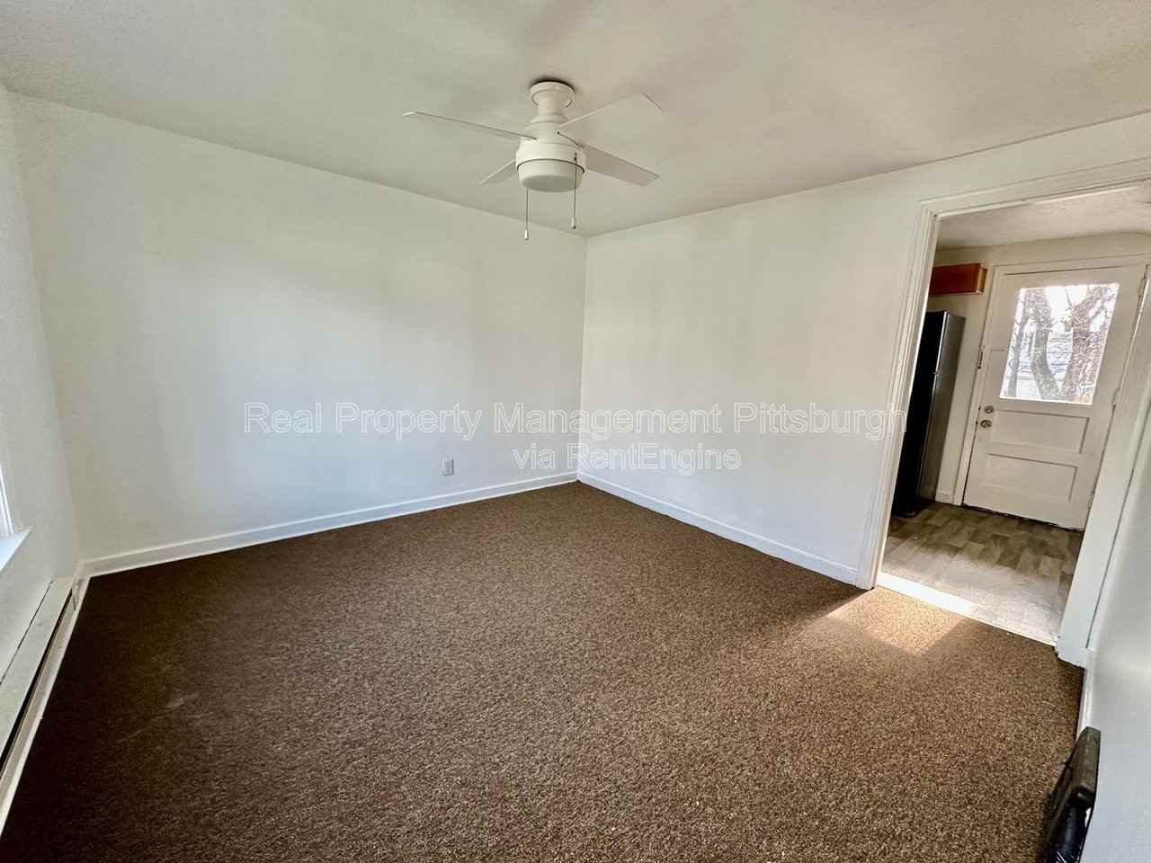 8612 Oakcrest Rd - Photo 5 of 10