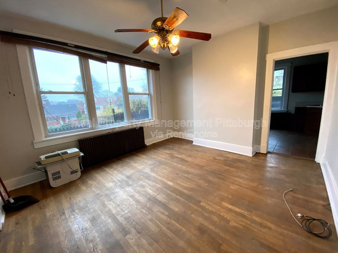 318 Kaercher St - Photo 4 of 12