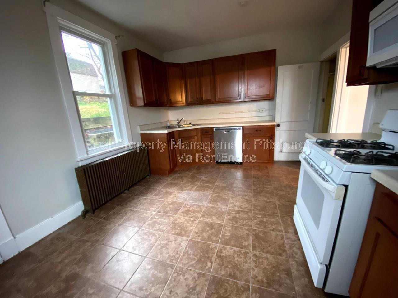 318 Kaercher St - Photo 5 of 12