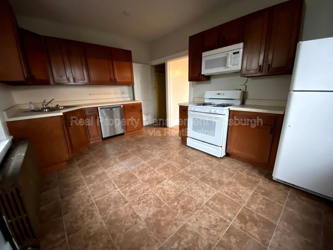 318 Kaercher St - Photo 6 of 12