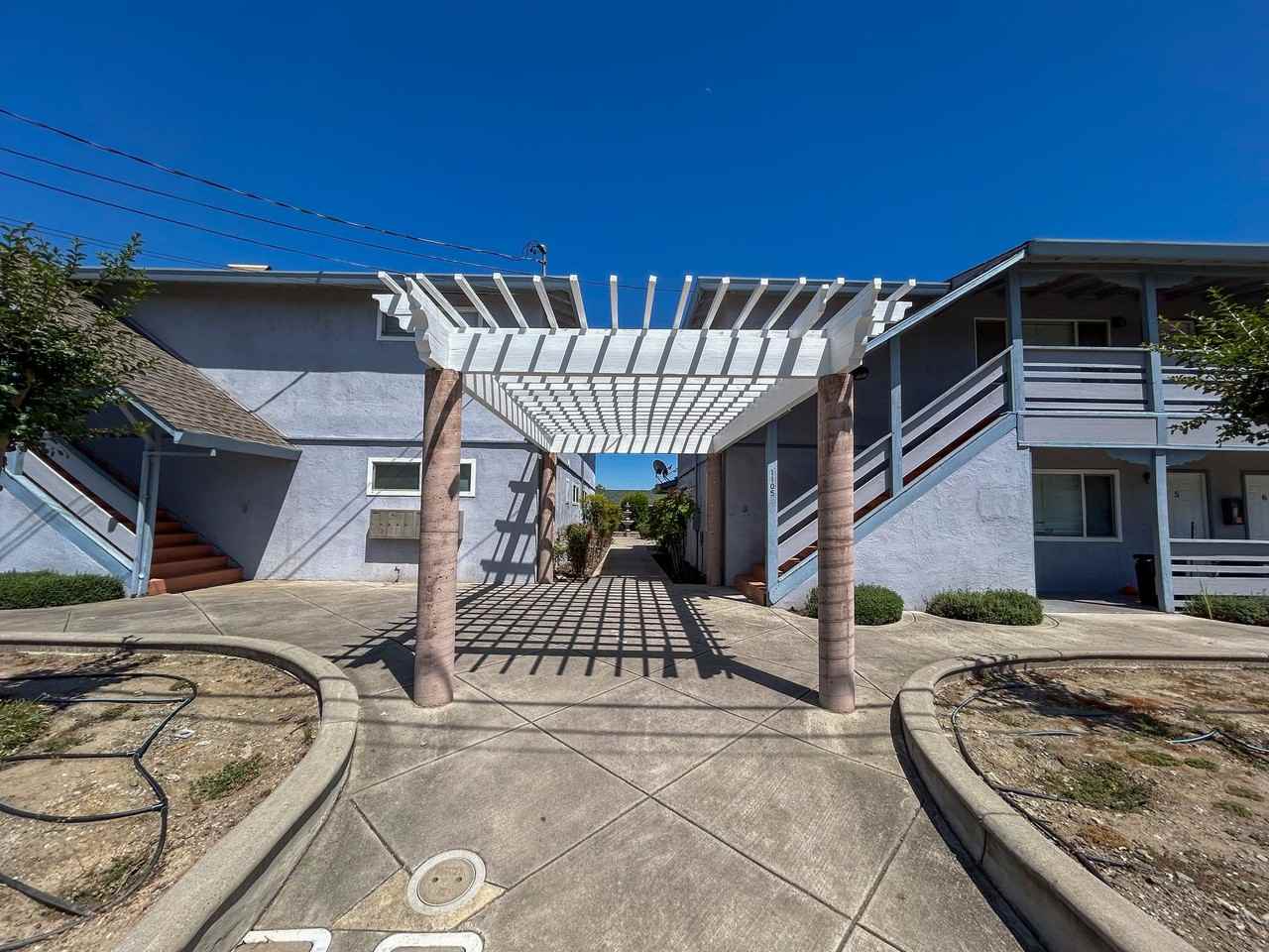Sacramento725 - CM - Photo 2 of 12