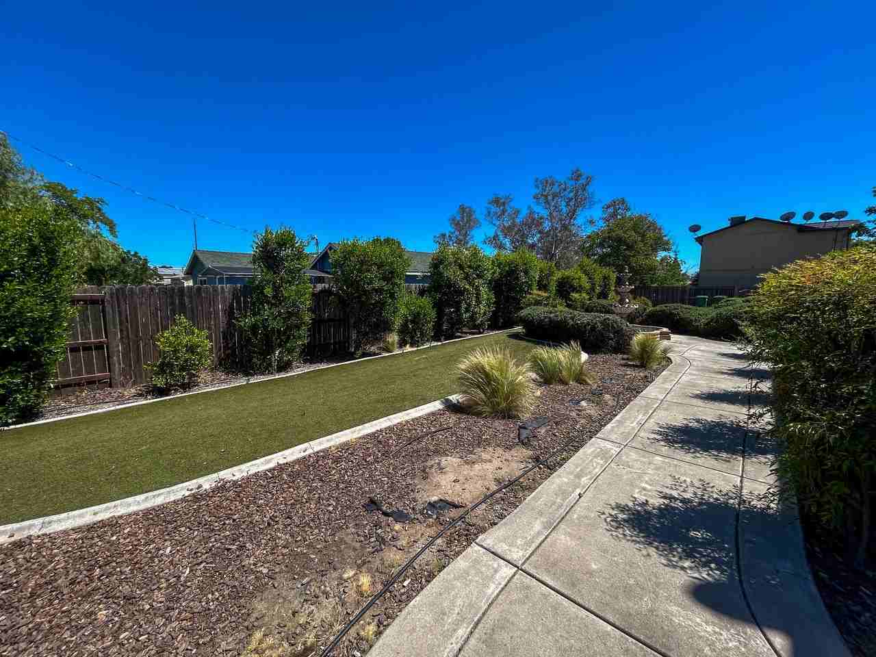 Sacramento725 - CM - Photo 5 of 12