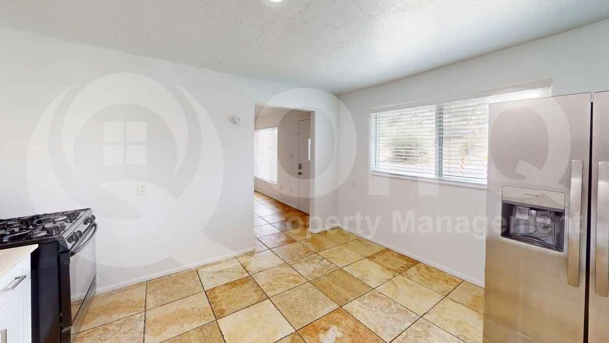 9803 N 7th Ave - Photo 3 of 14