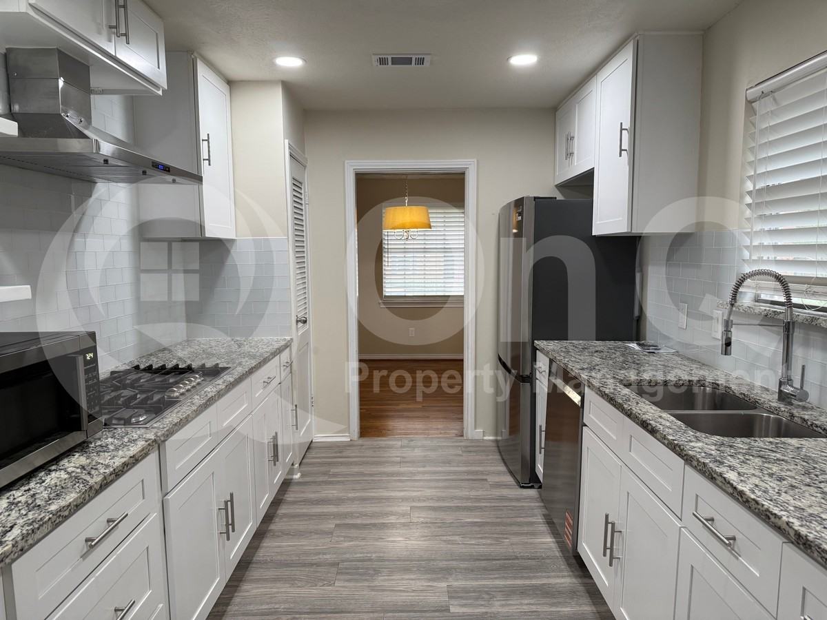9007 Sweetwater Dr - Photo 2 of 4