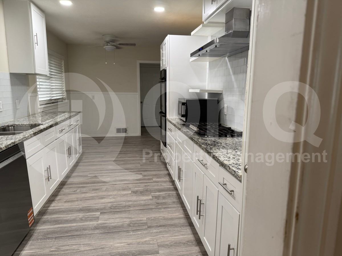 9007 Sweetwater Dr - Photo 3 of 4