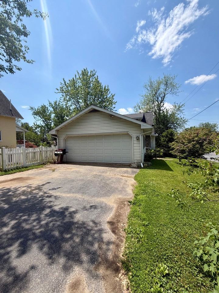 101 Roselawn Ave - Photo 2 of 19