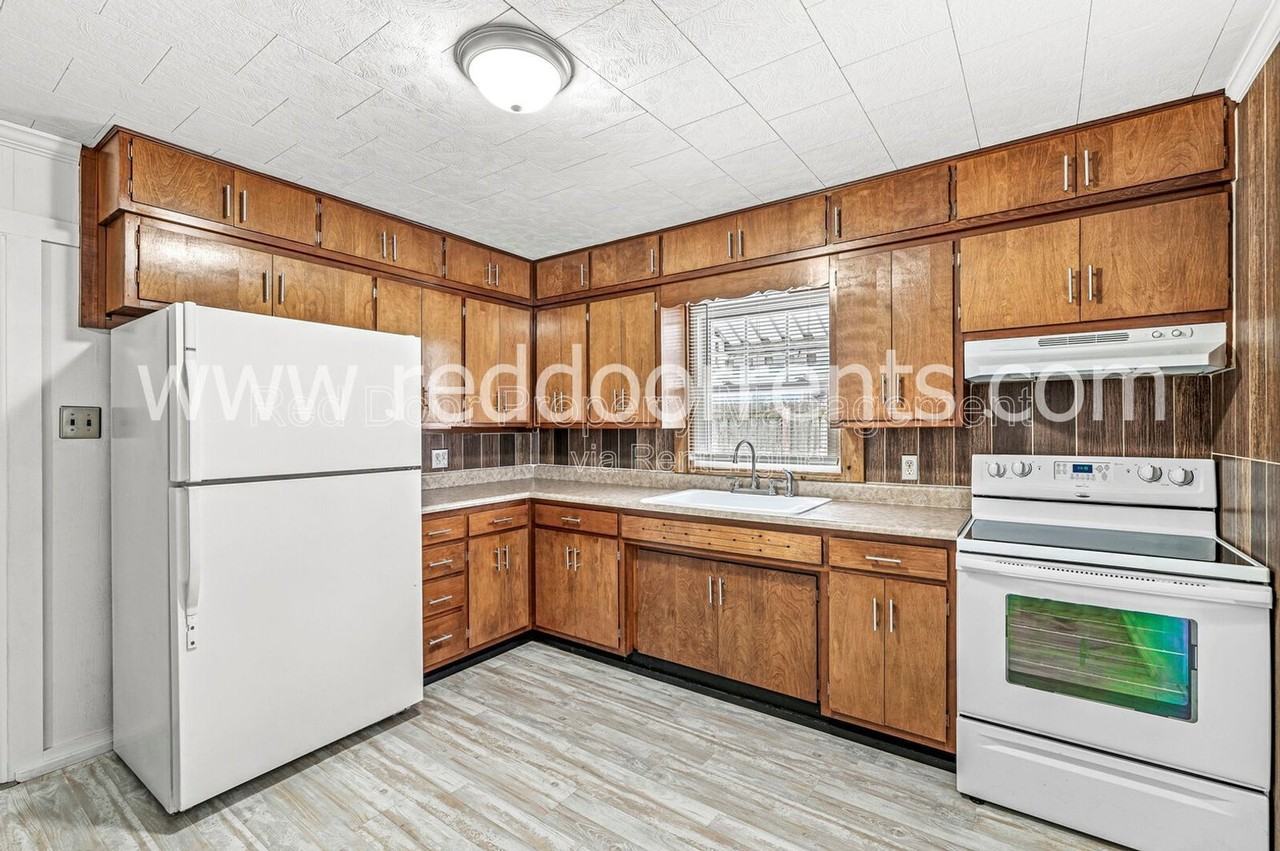 424 S Main St - Photo 4 of 27