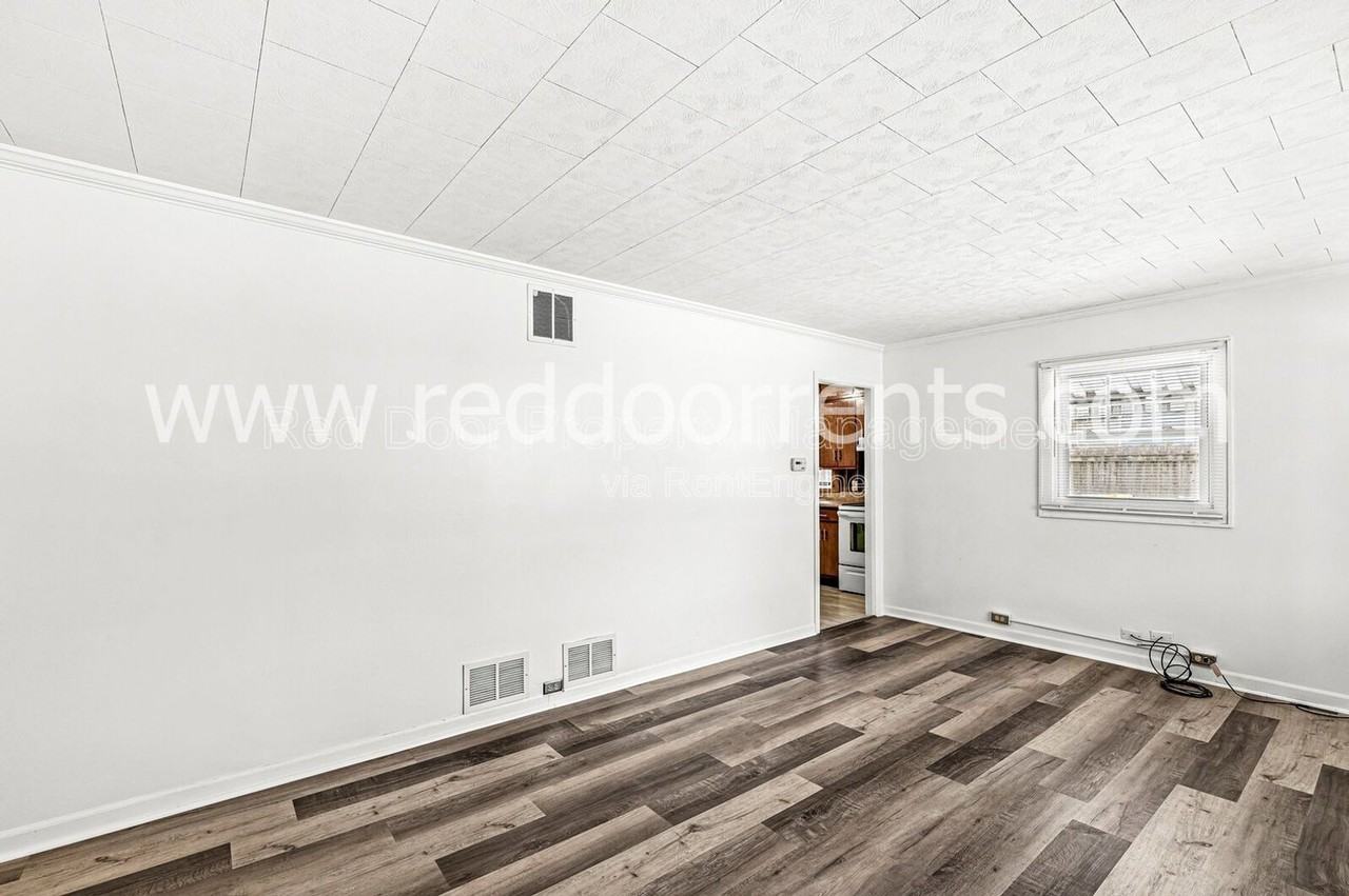 424 S Main St - Photo 7 of 27