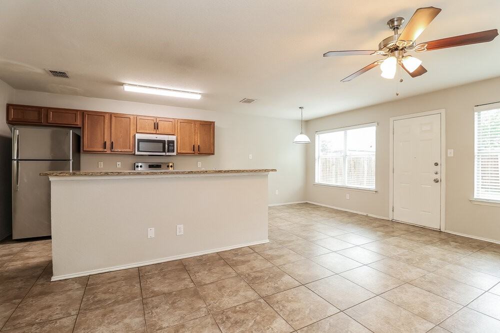 10628 Wild Oak Dr - Photo 5 of 17