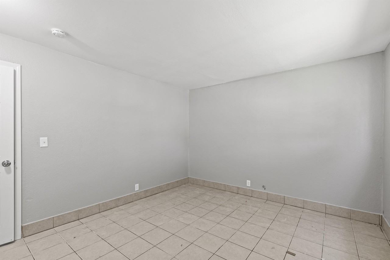 3733 Brush Creek Dr #1 - Photo 7 of 10