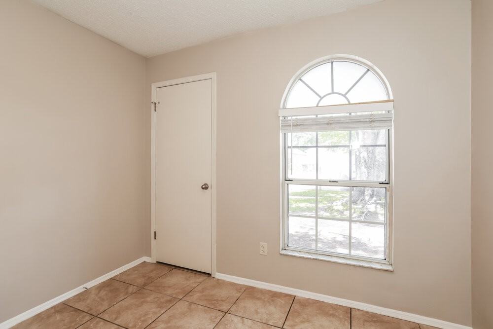 8327 Argyle Corners Ct - Photo 5 of 16