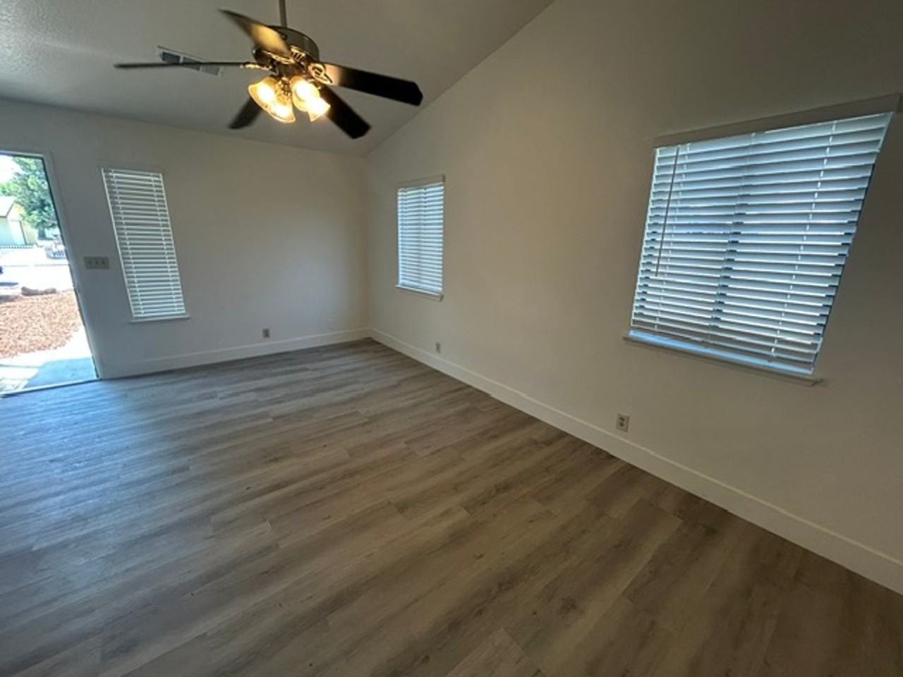 1136 W Damron Ave - Photo 2 of 20
