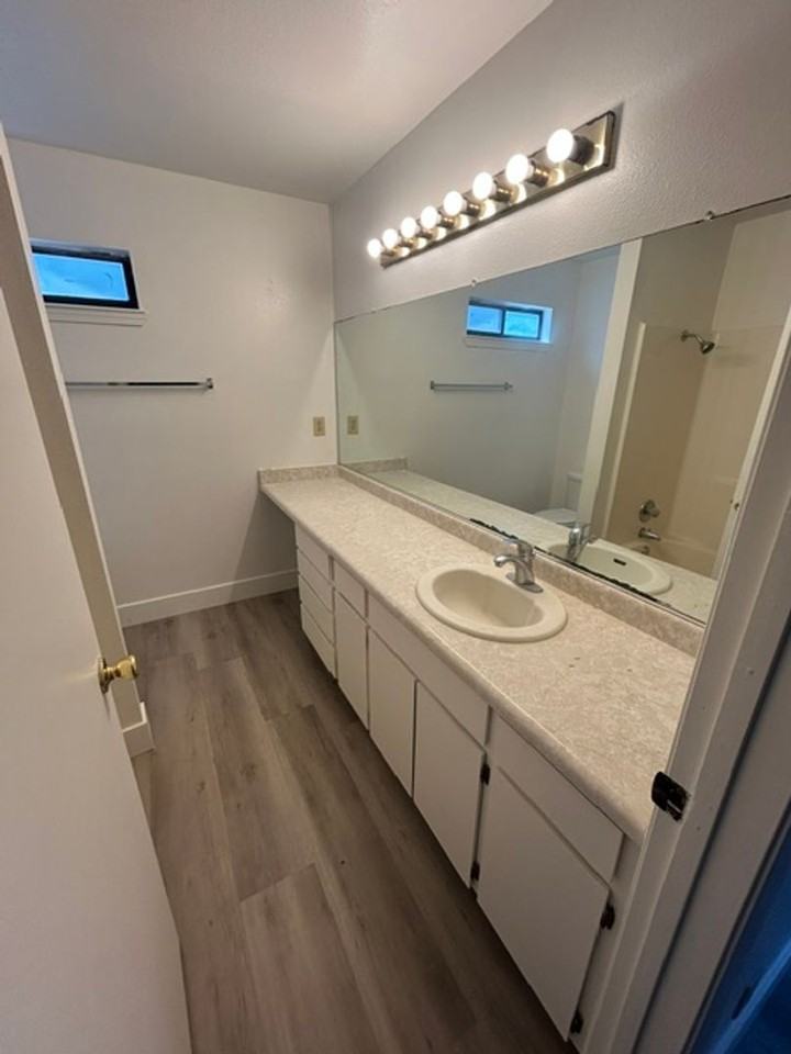 1136 W Damron Ave - Photo 6 of 20
