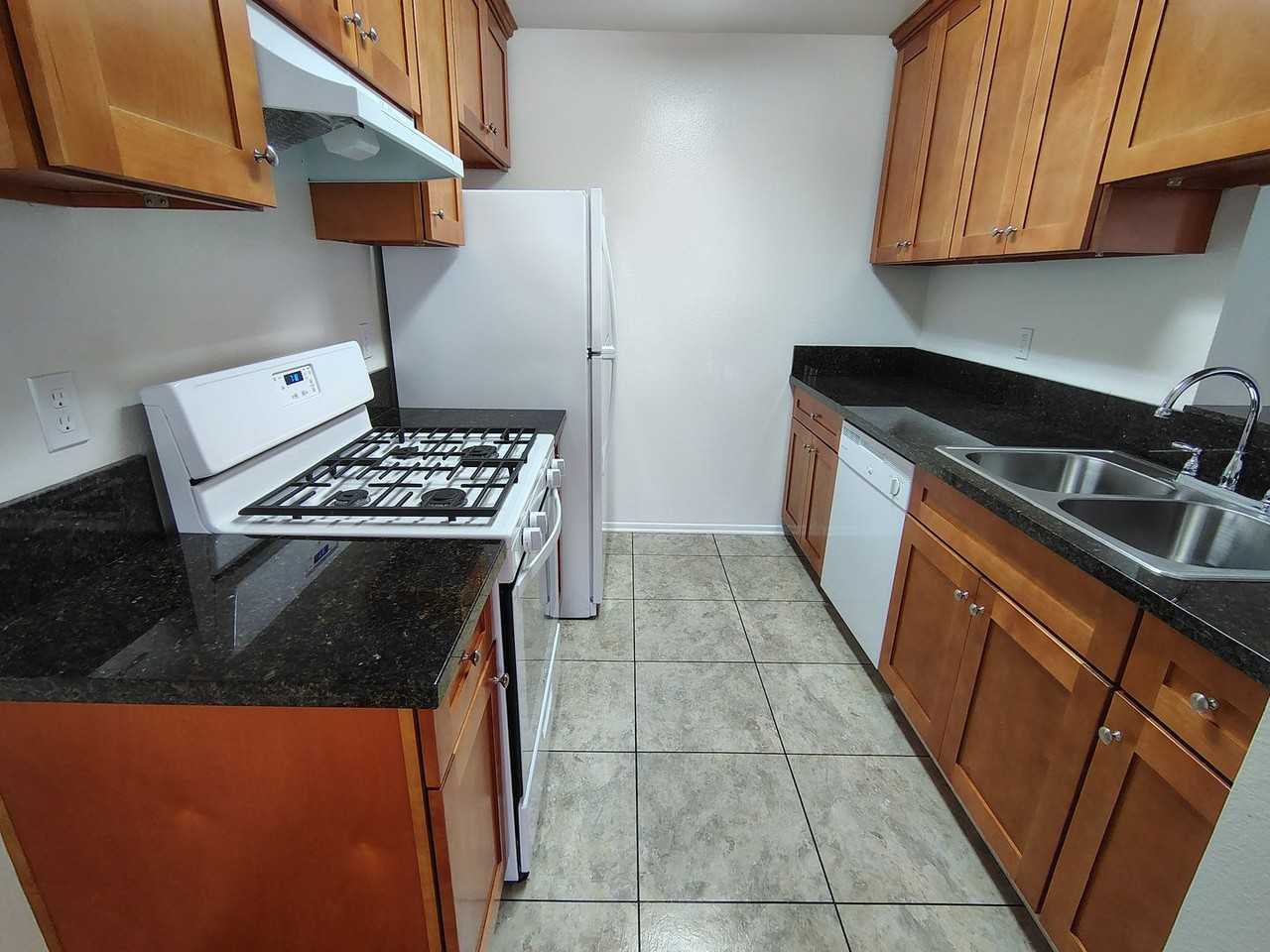 320 W. Maple St. - Photo 6 of 31