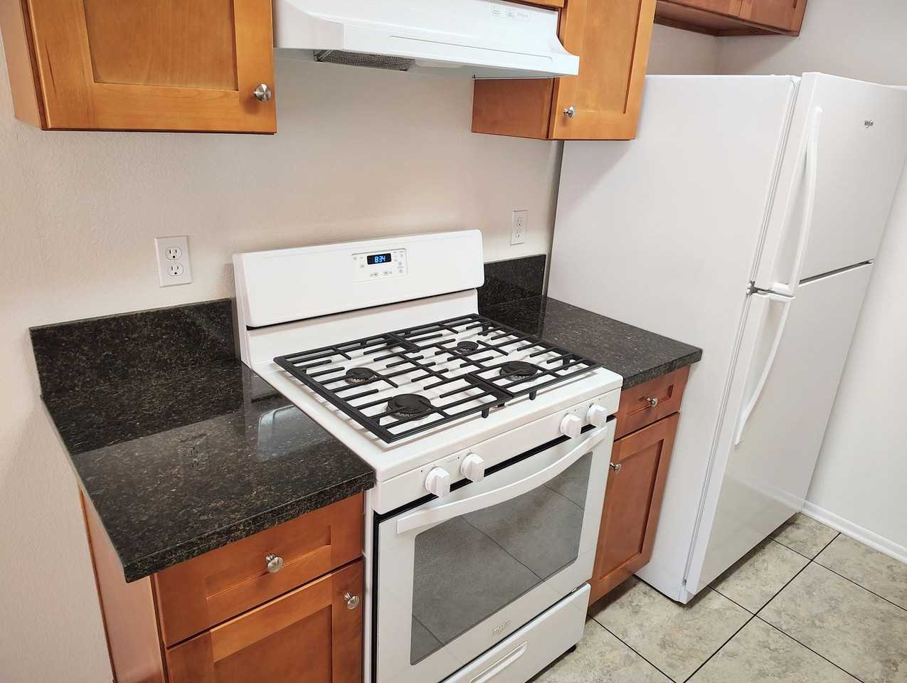 320 W. Maple St. - Photo 7 of 31